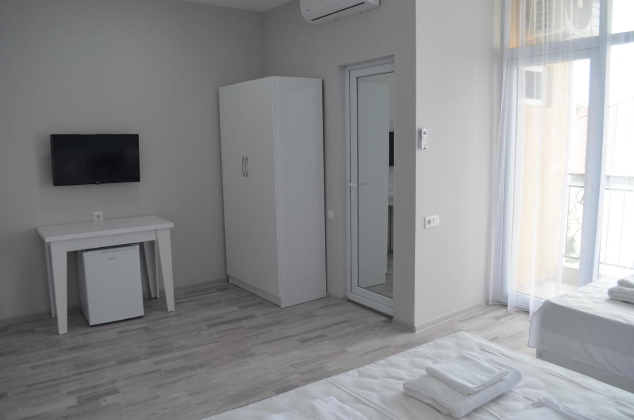 Guest House Madonna Kobuleti Ngoại thất bức ảnh