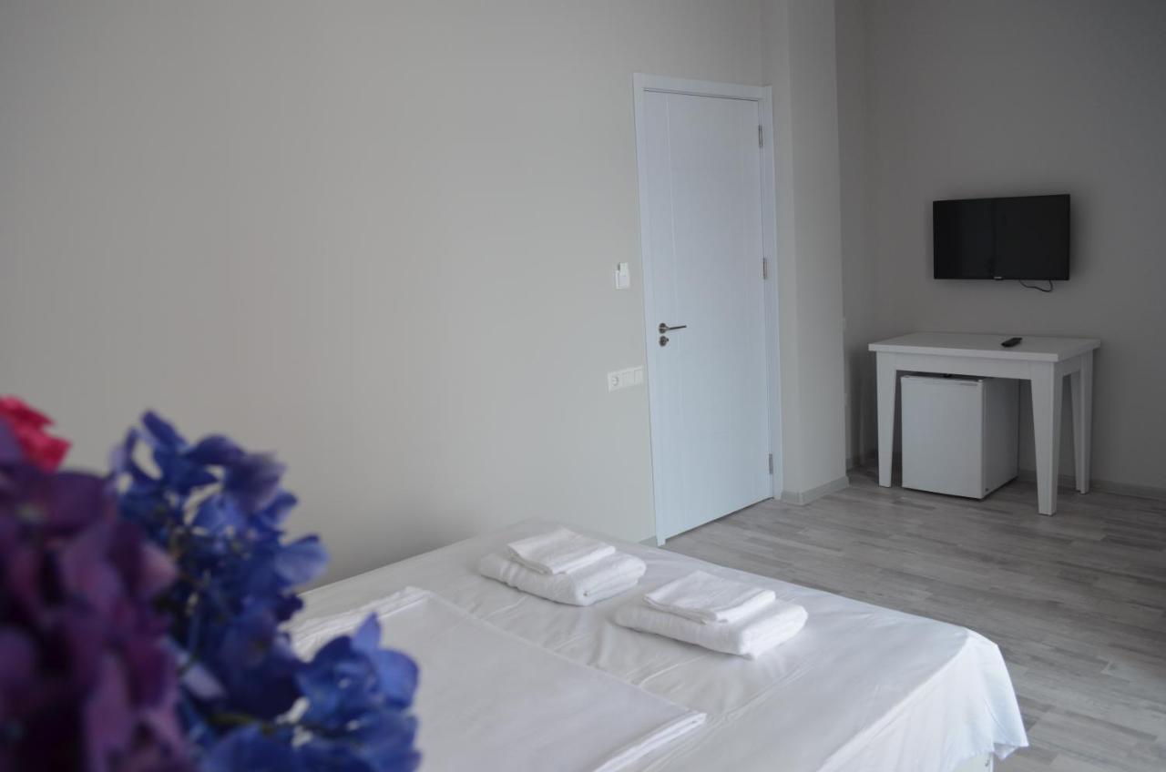 Guest House Madonna Kobuleti Ngoại thất bức ảnh