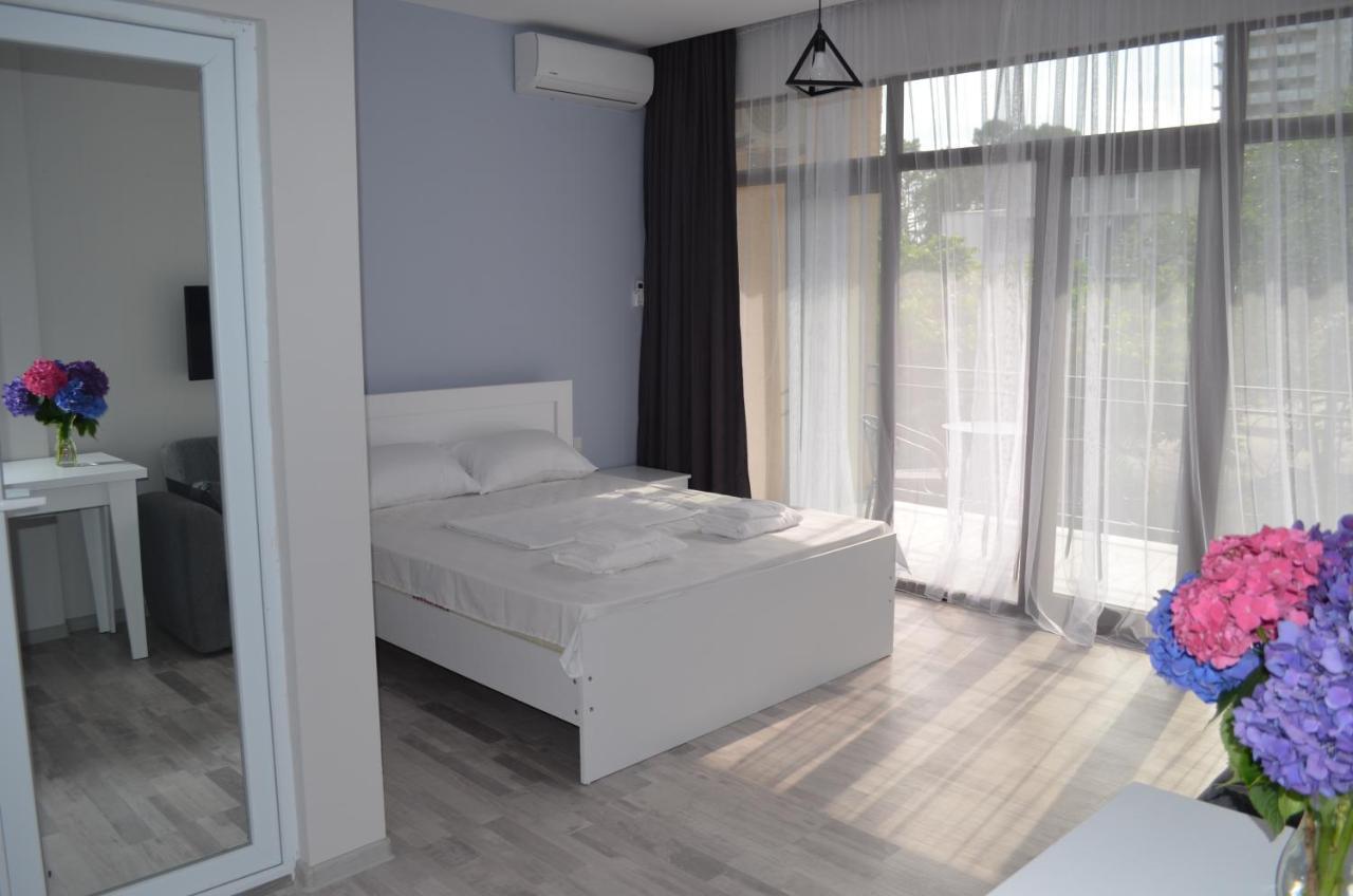 Guest House Madonna Kobuleti Ngoại thất bức ảnh