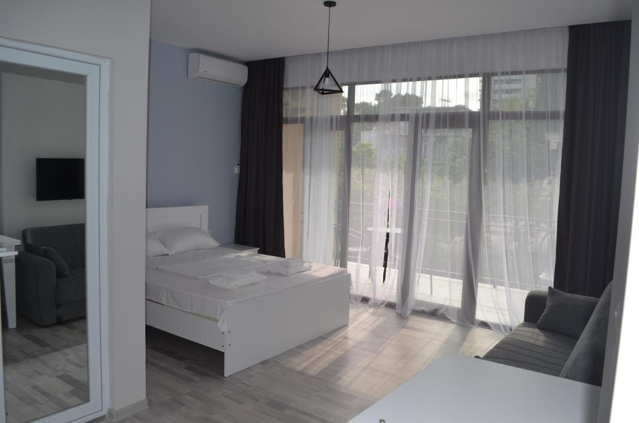 Guest House Madonna Kobuleti Ngoại thất bức ảnh