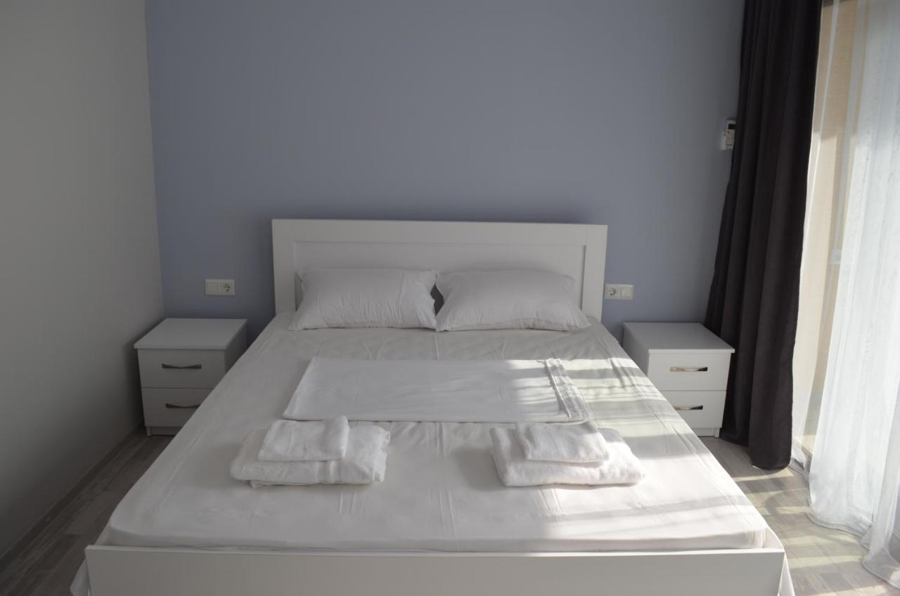 Guest House Madonna Kobuleti Ngoại thất bức ảnh