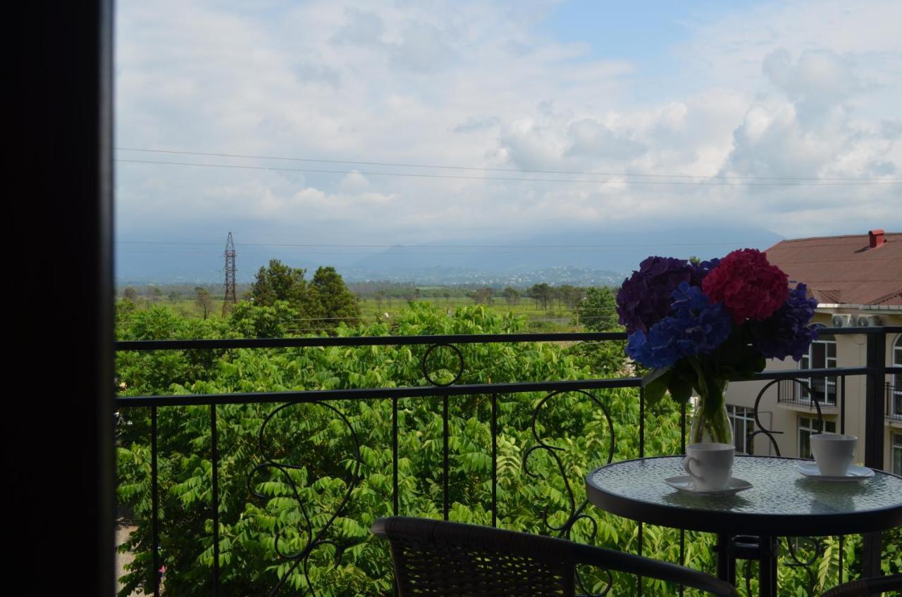 Guest House Madonna Kobuleti Ngoại thất bức ảnh