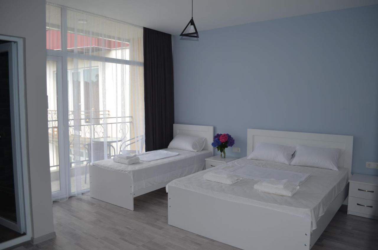 Guest House Madonna Kobuleti Ngoại thất bức ảnh