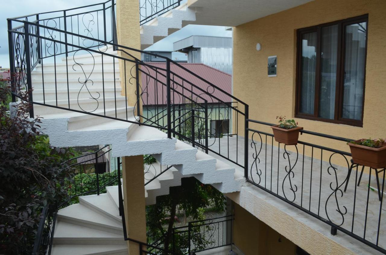 Guest House Madonna Kobuleti Ngoại thất bức ảnh