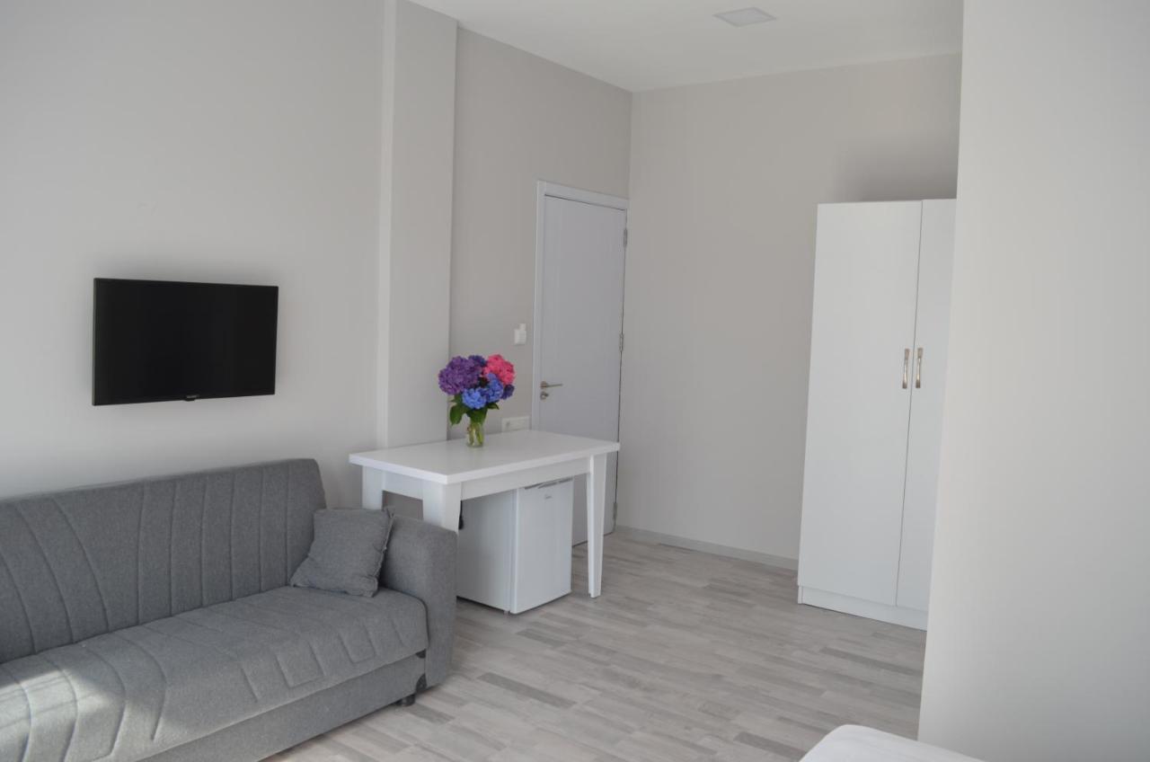 Guest House Madonna Kobuleti Ngoại thất bức ảnh