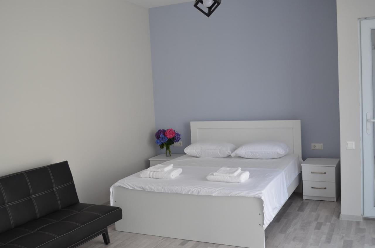 Guest House Madonna Kobuleti Ngoại thất bức ảnh