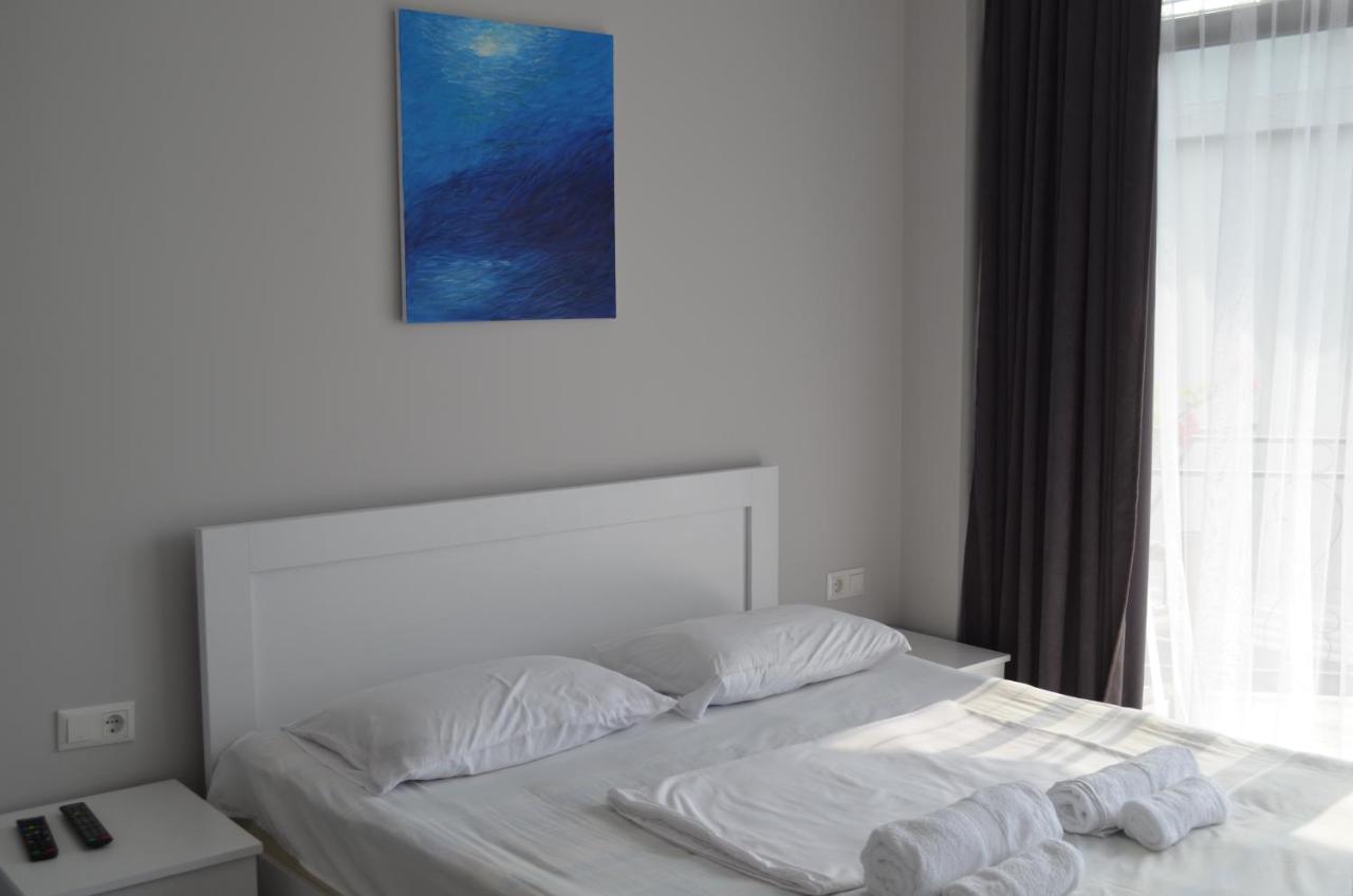 Guest House Madonna Kobuleti Ngoại thất bức ảnh