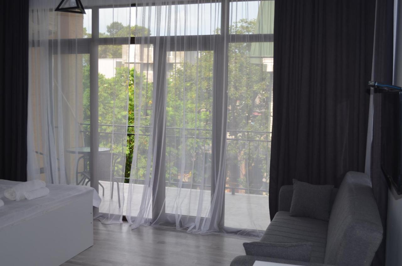 Guest House Madonna Kobuleti Ngoại thất bức ảnh