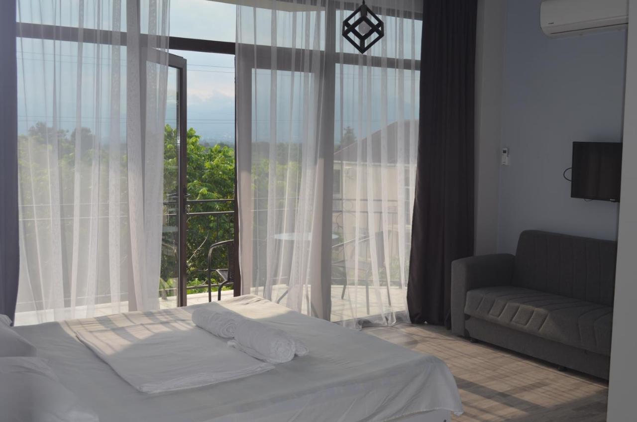 Guest House Madonna Kobuleti Ngoại thất bức ảnh
