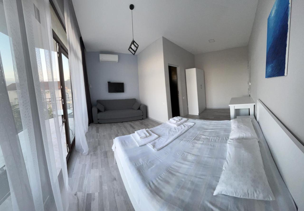 Guest House Madonna Kobuleti Ngoại thất bức ảnh
