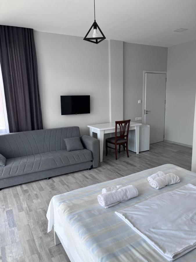Guest House Madonna Kobuleti Ngoại thất bức ảnh