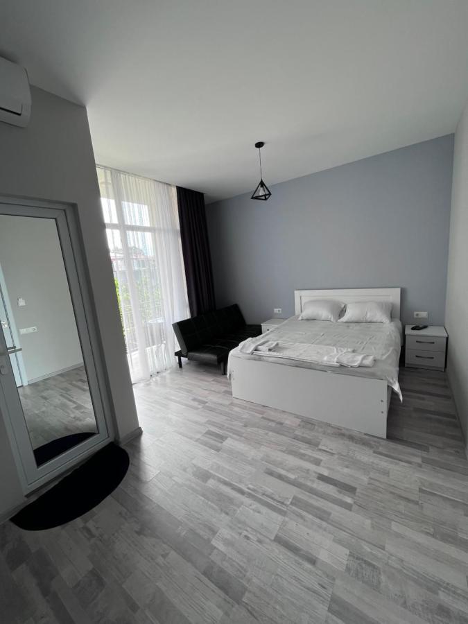 Guest House Madonna Kobuleti Ngoại thất bức ảnh