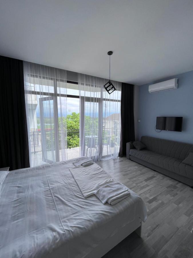 Guest House Madonna Kobuleti Ngoại thất bức ảnh