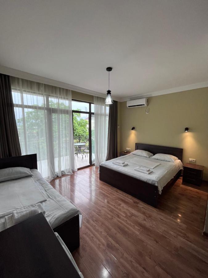 Guest House Madonna Kobuleti Ngoại thất bức ảnh