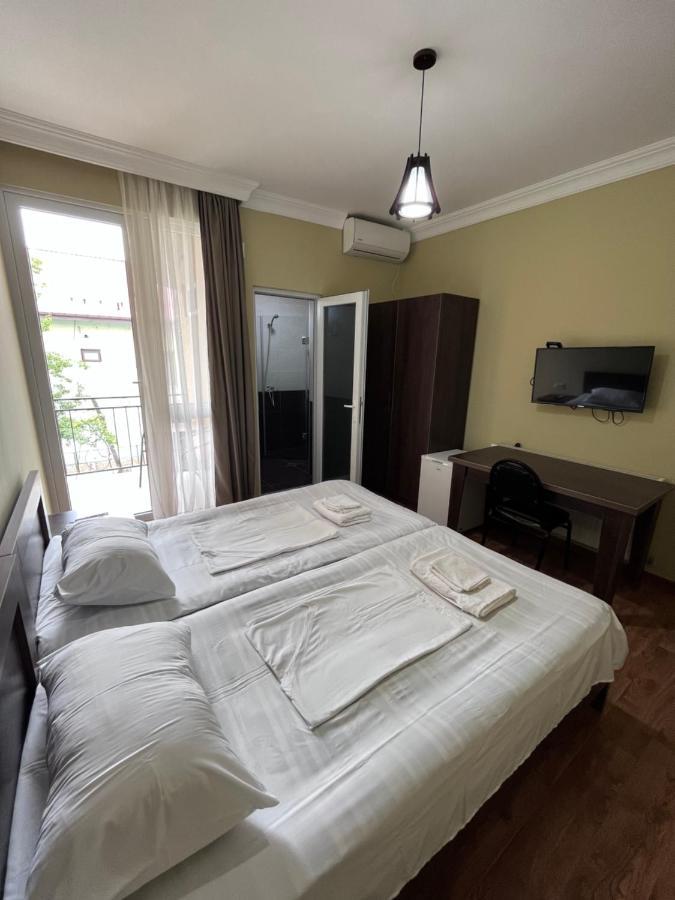 Guest House Madonna Kobuleti Ngoại thất bức ảnh