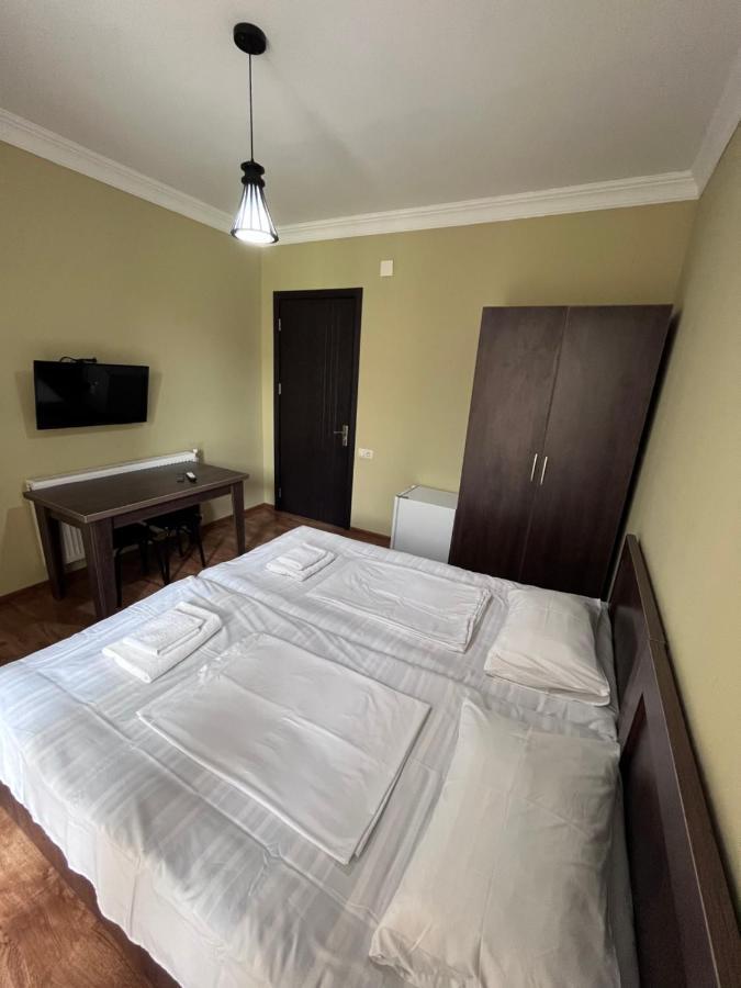 Guest House Madonna Kobuleti Ngoại thất bức ảnh
