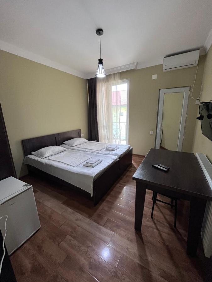 Guest House Madonna Kobuleti Ngoại thất bức ảnh