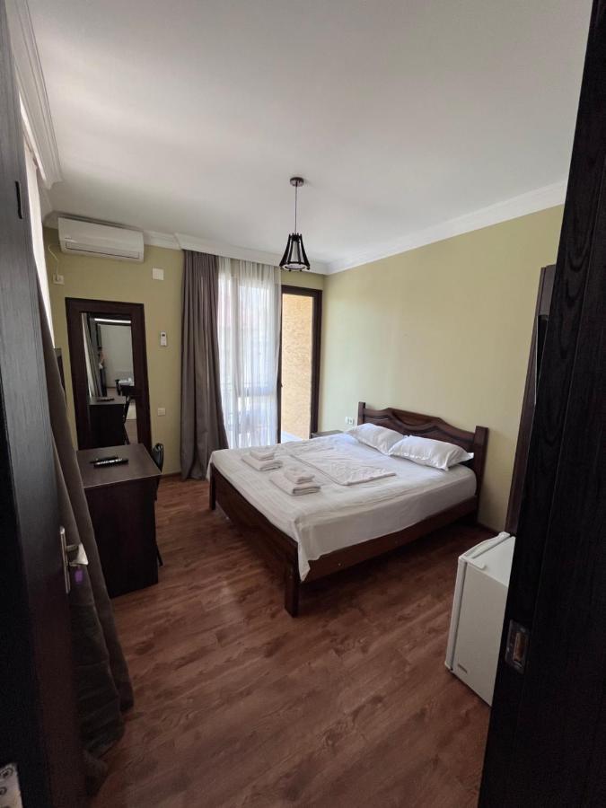 Guest House Madonna Kobuleti Ngoại thất bức ảnh