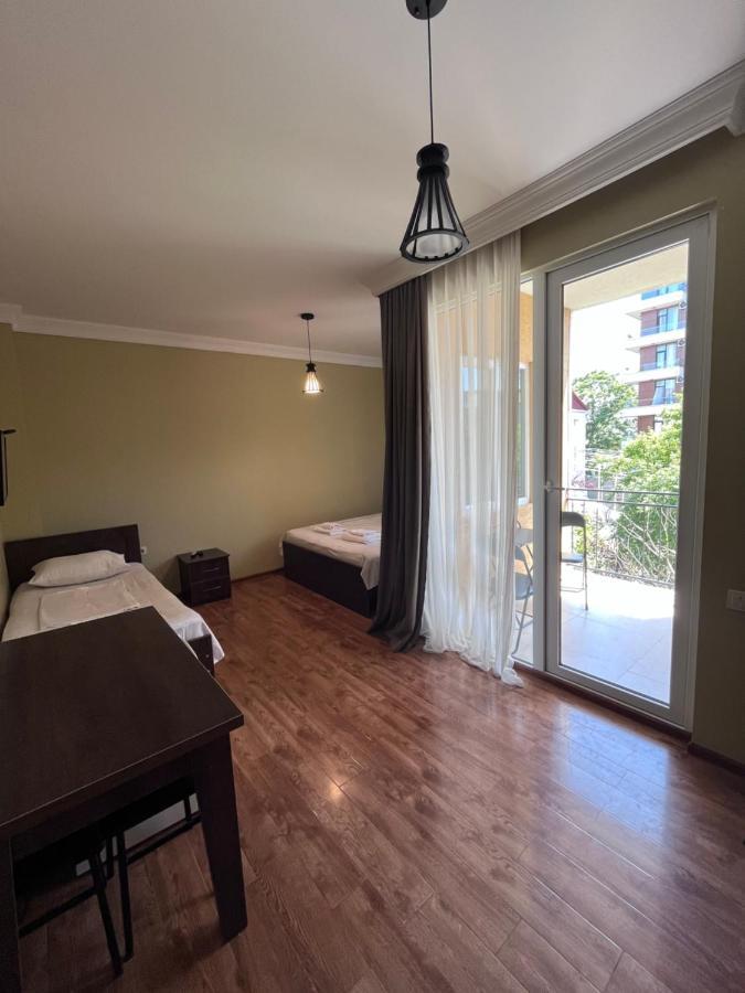 Guest House Madonna Kobuleti Ngoại thất bức ảnh