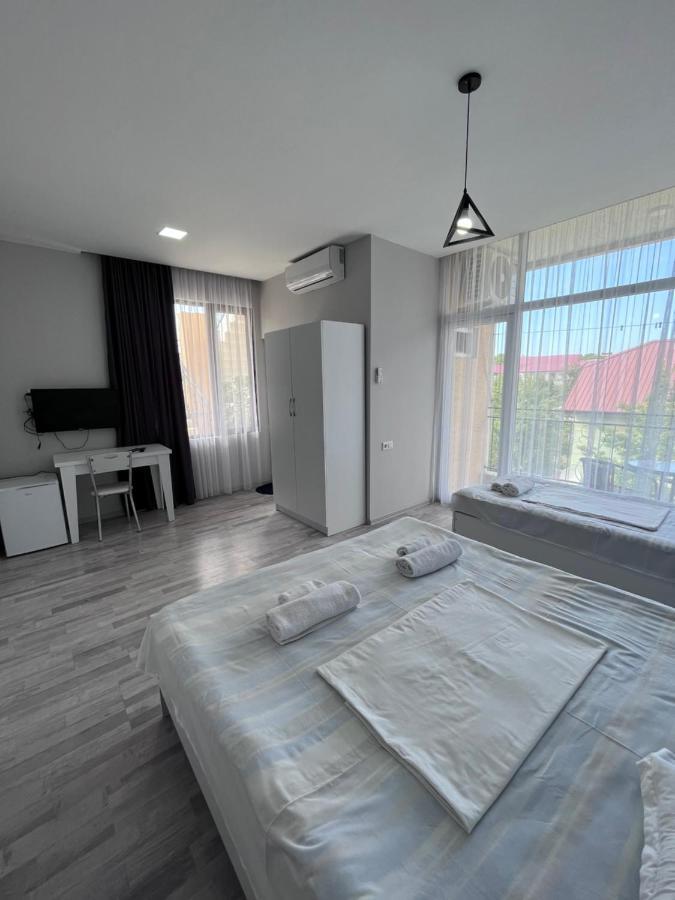 Guest House Madonna Kobuleti Ngoại thất bức ảnh