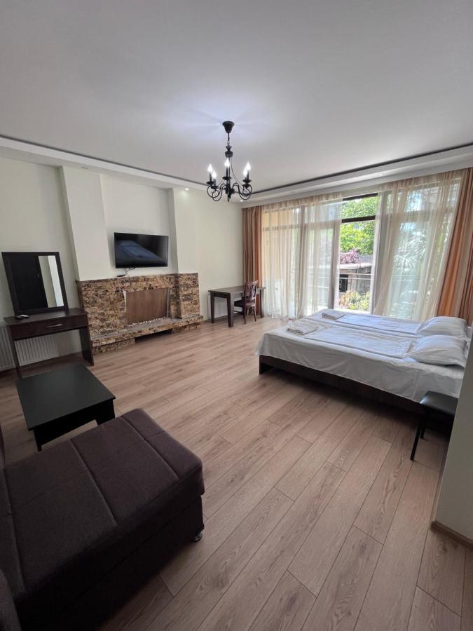 Guest House Madonna Kobuleti Ngoại thất bức ảnh