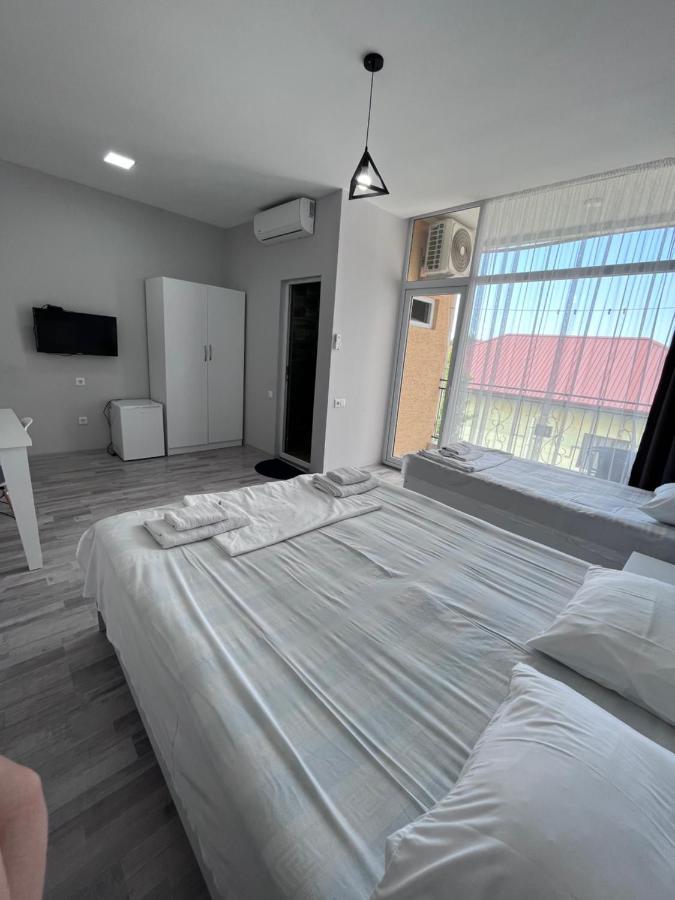 Guest House Madonna Kobuleti Ngoại thất bức ảnh