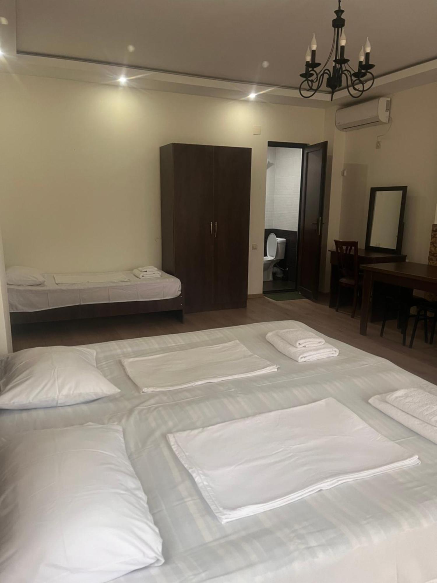 Guest House Madonna Kobuleti Ngoại thất bức ảnh