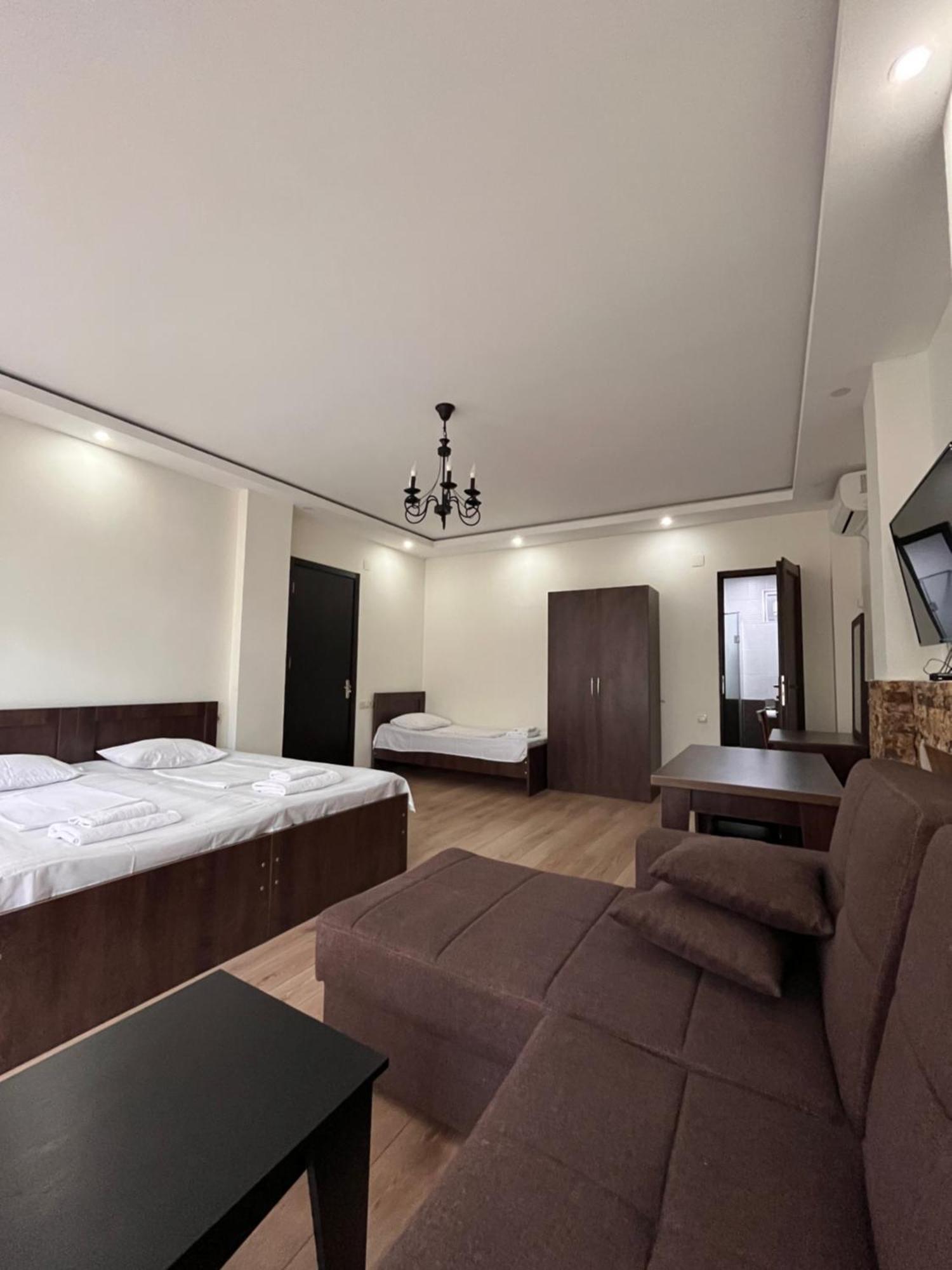 Guest House Madonna Kobuleti Ngoại thất bức ảnh