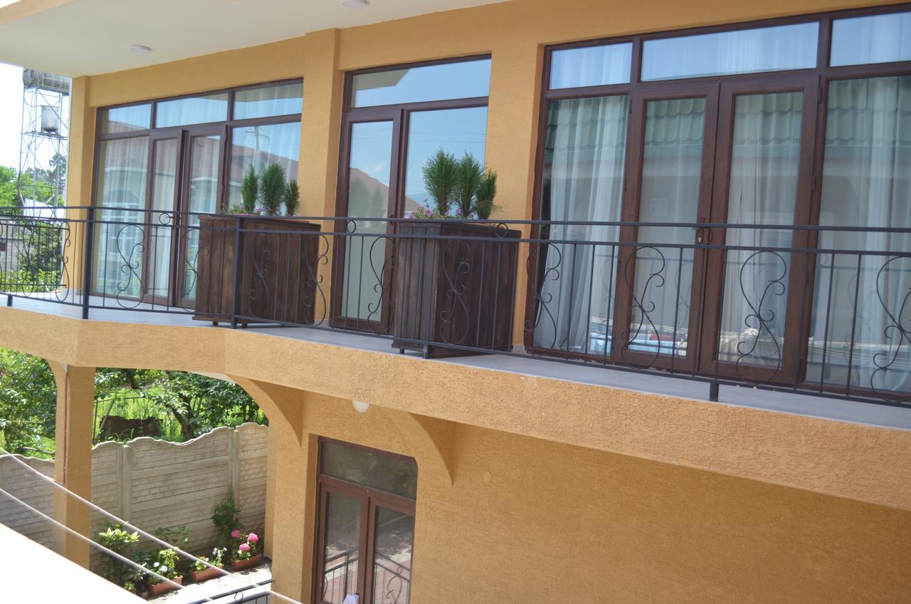 Guest House Madonna Kobuleti Ngoại thất bức ảnh