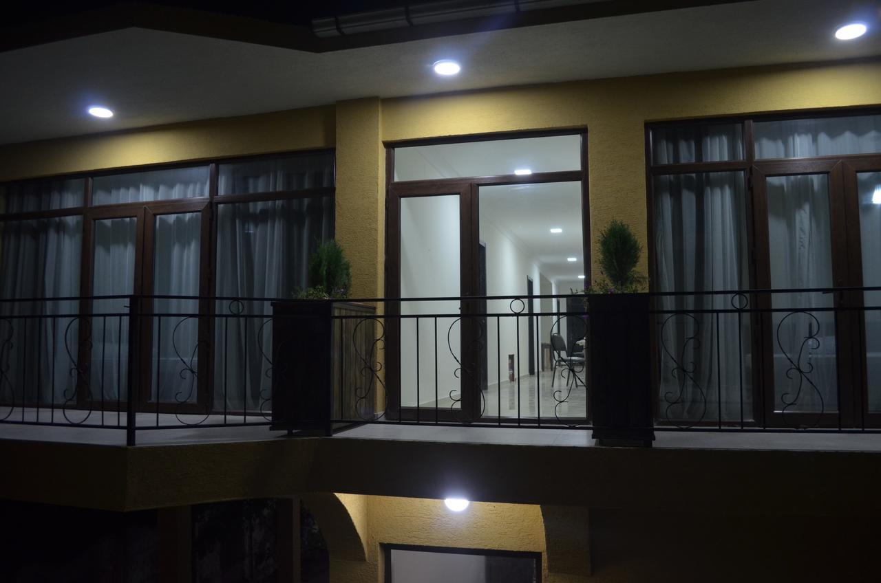 Guest House Madonna Kobuleti Ngoại thất bức ảnh